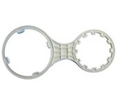 Llave doble para vaso contenedor y portamembrana